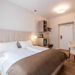 Altstadt Hotel *