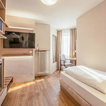 Altstadt Hotel *