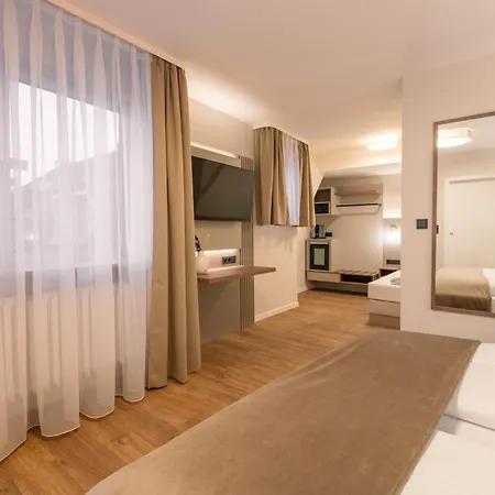 Hotel Altstadt *