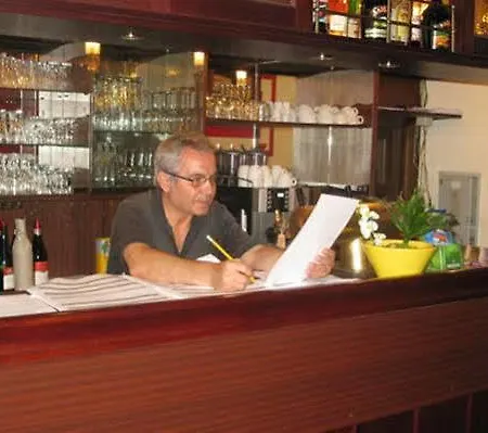 Altstadt Self Check-in Hotel *